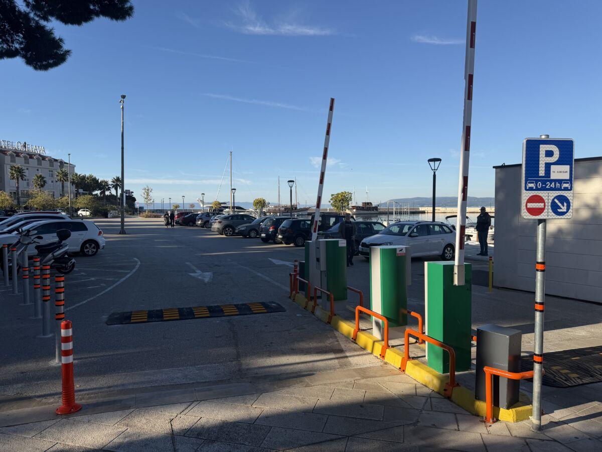 Parkiralište ispred Osejave ponovno otvoreno, rampa podignuta do lipnja