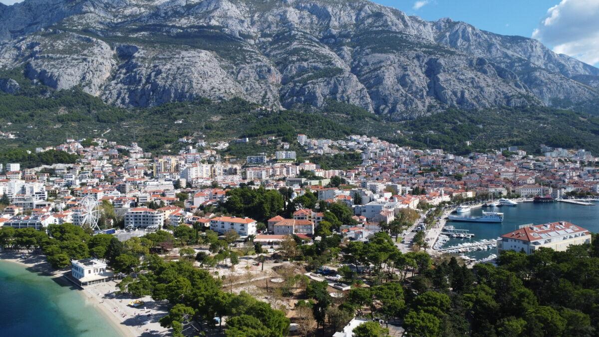 Grad Makarska objavio javni poziv za božićnice za 2025. godinu