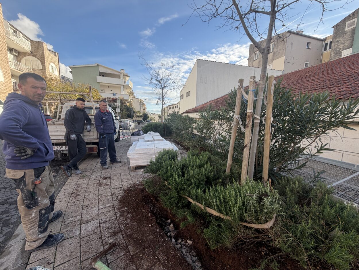 Započeli radovi na uređenju Trga Kobaca u Makarskoj