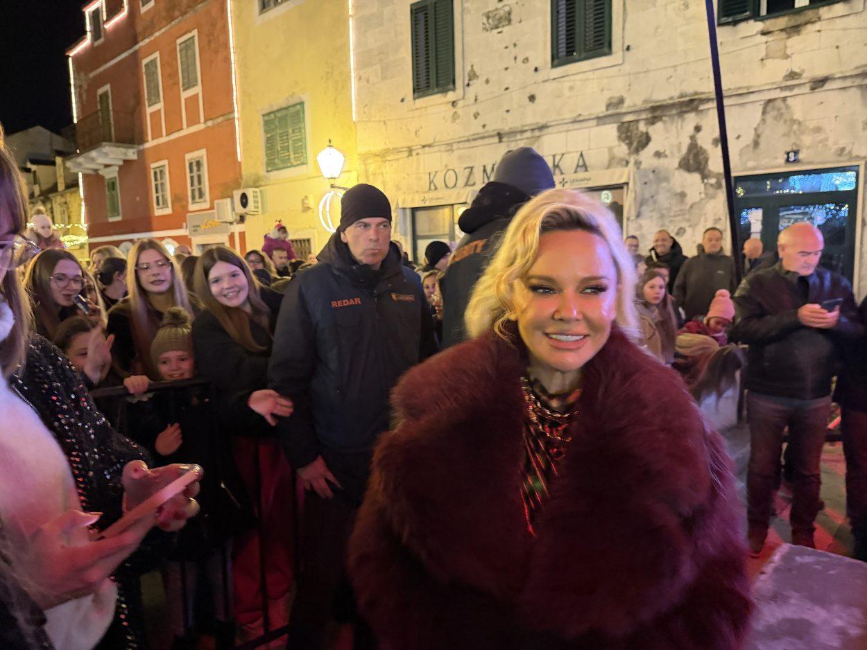 Maja Šuput napunila Kačićev trg. Pogledajte fotogaleriju.