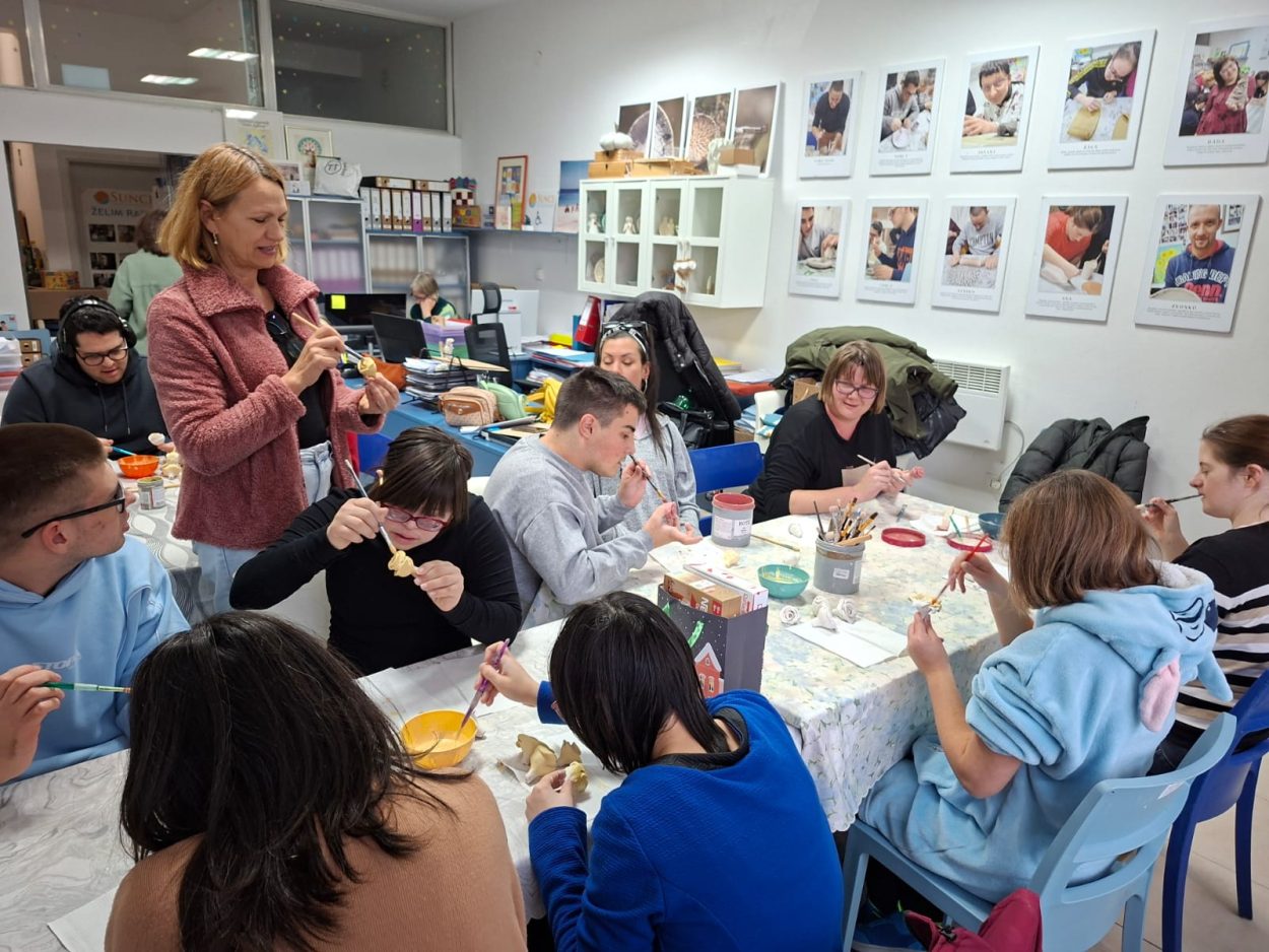 Keramička radionica u udruzi Sunce i donacija s humanitarnog turnira „Na male branke“