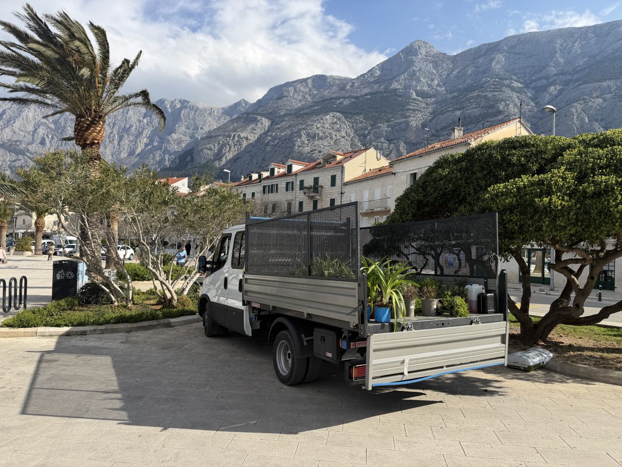 Počelo proljetno uređenje makarske rive