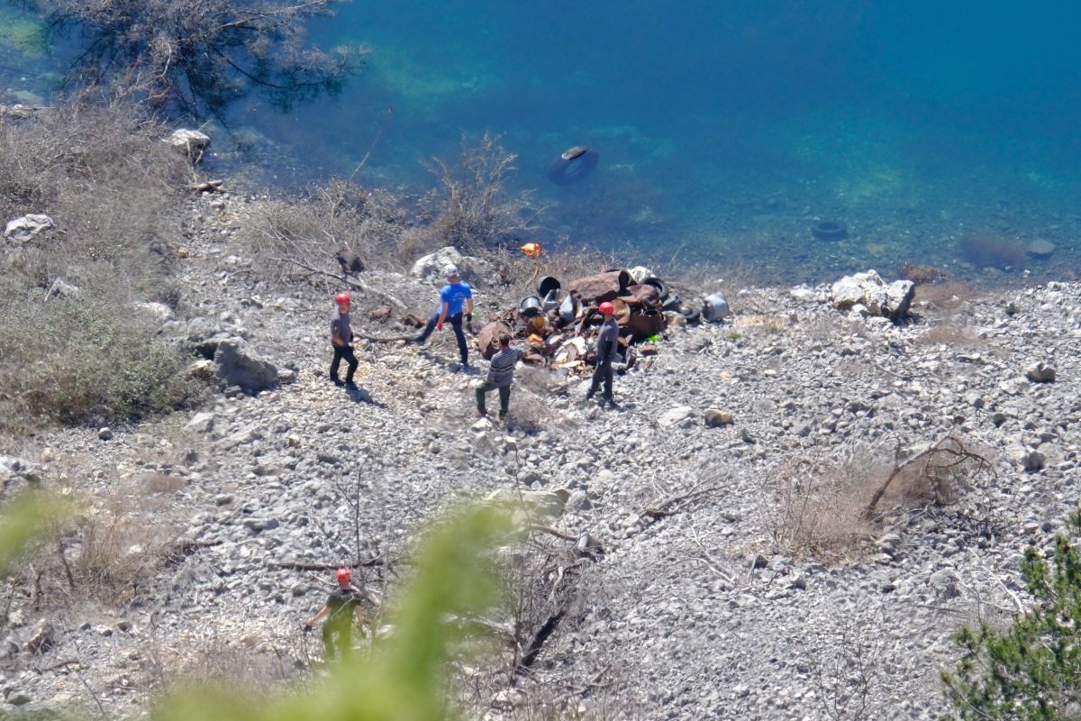 Nastavak ekološke akcije u Modrom jezeru iz grotla izvučen krupni otpad