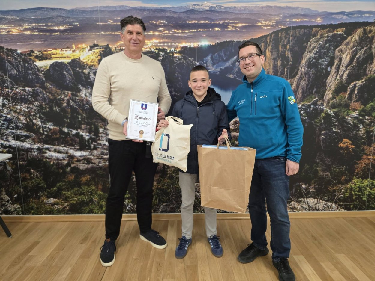 Trinaestogodišnji Jakov Bago nagrađen za čišćenje Modrog jezera