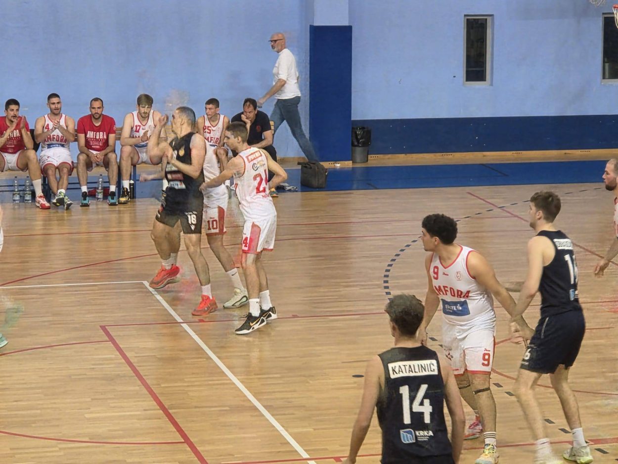 Amfora poražena od Jazine Arbanasa, prve seniorske minute upisali i kadeti Premeru i Lalić