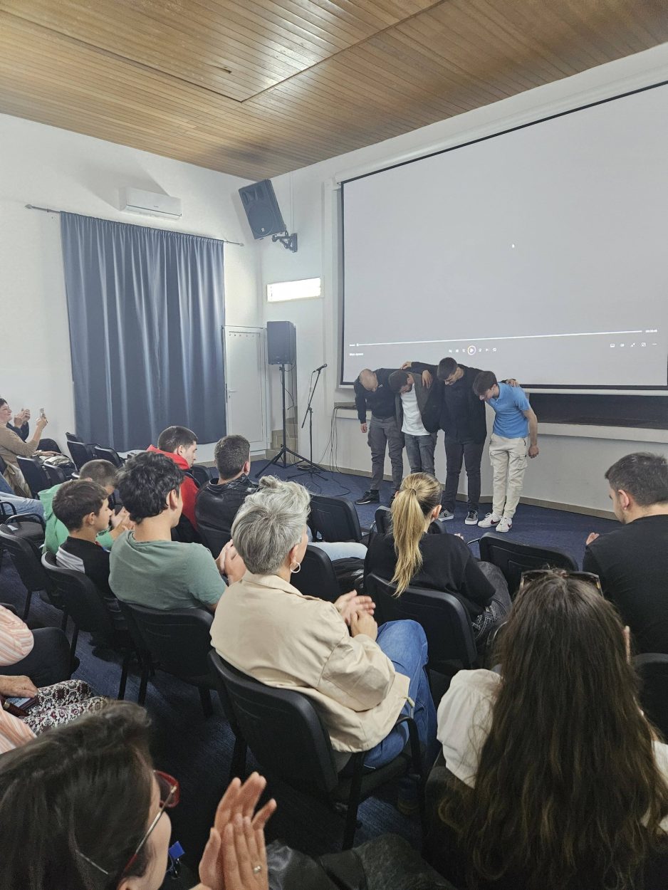 More opsena napunilo Dom kulture u Bristu