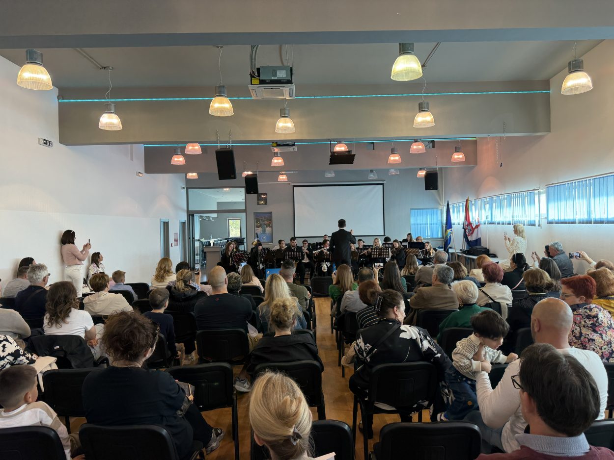Uskrsni koncert ispunio Omladinski dom u Baškoj Vodi