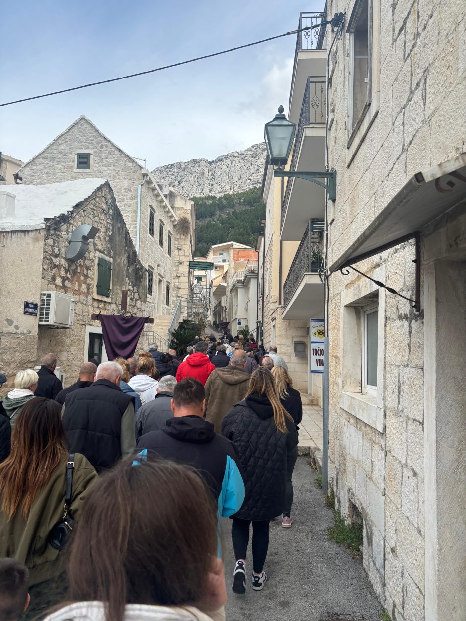 Stotine vjernika na križnom putu od Basta do Baške Vode