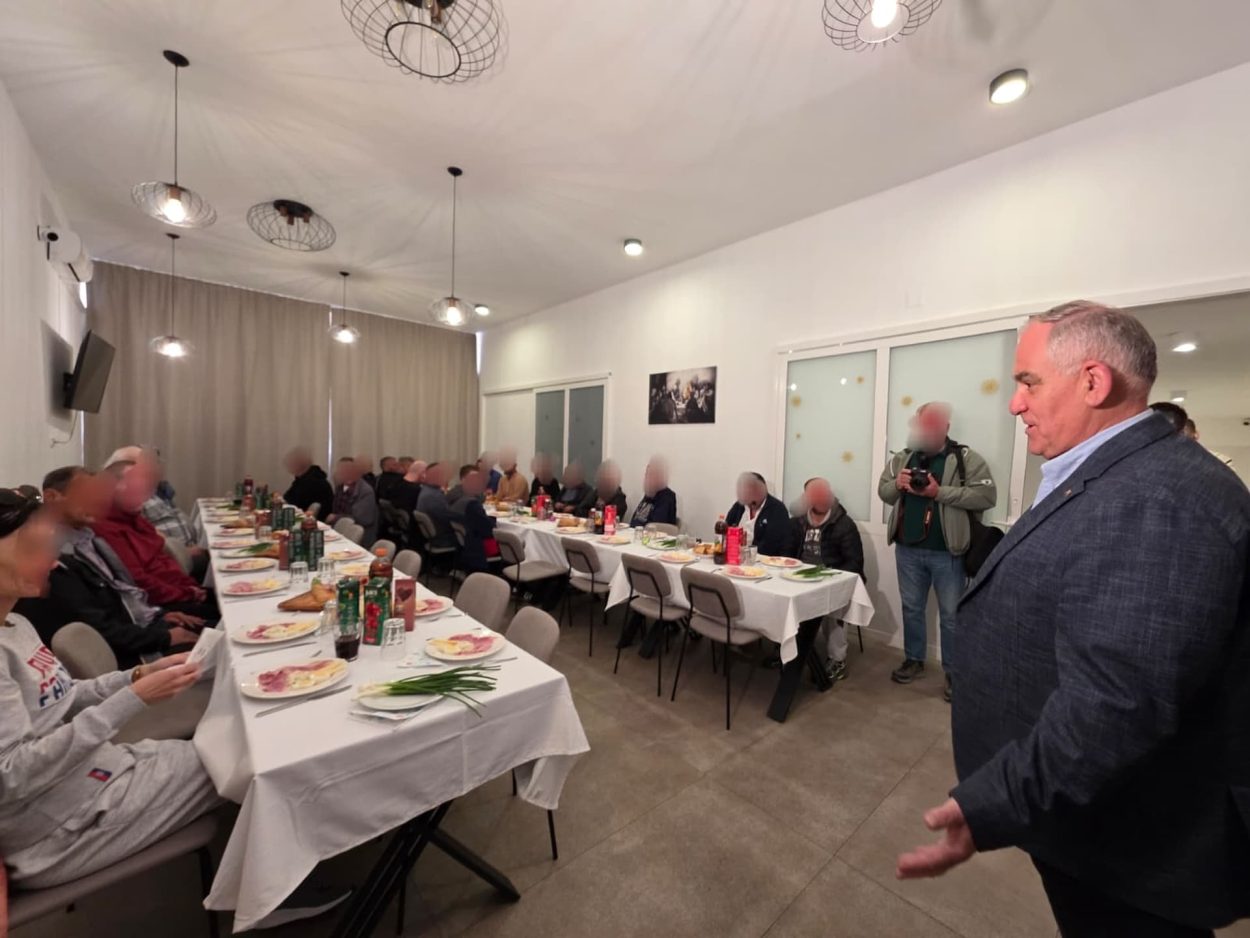 U Splitu održan uskrsni doručak za beskućnike