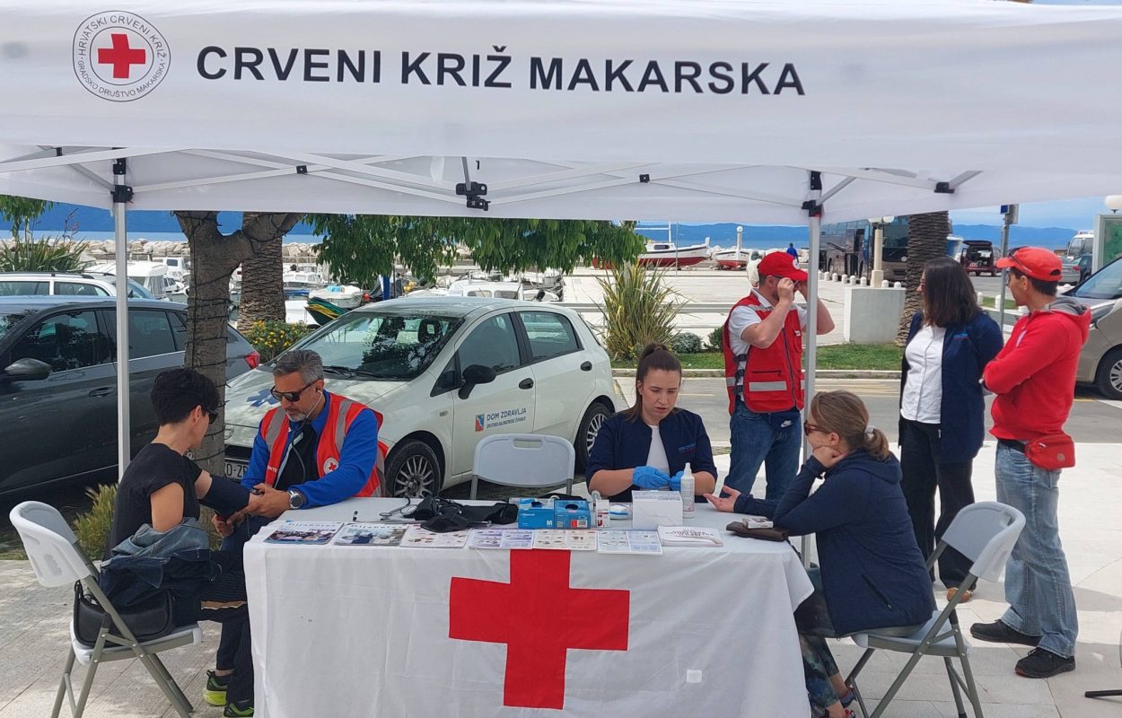 Besplatno mjerenje tlaka i šećera danas na rivi u Baškoj Vodi