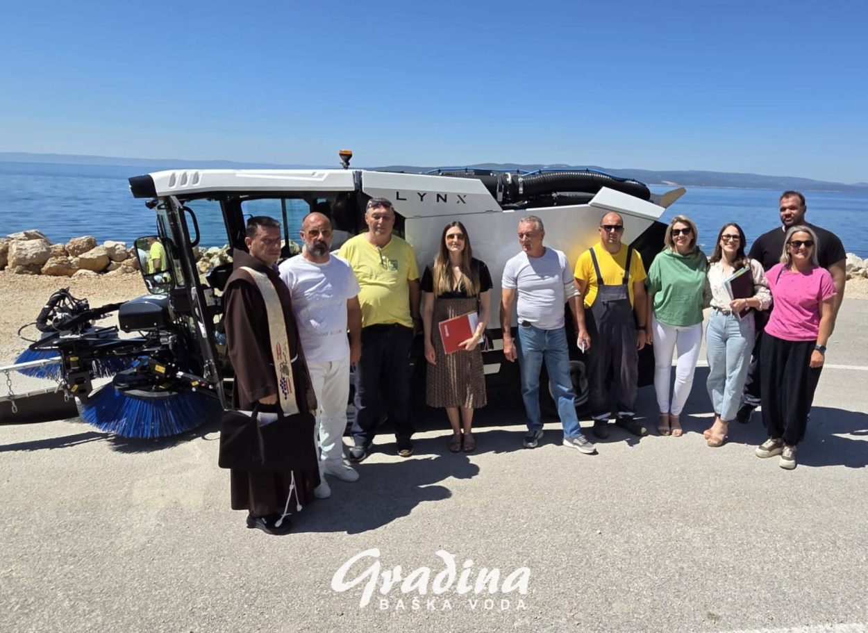 Baška Voda nabavila novu čistilicu za održavanje javnih površina