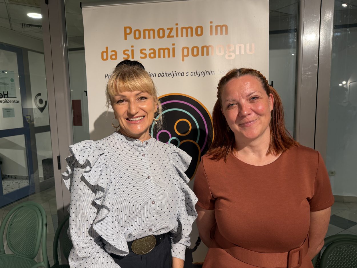 U Hepi centru otvorena izložba radova art terapije, obilježen završetak trogodišnjeg programa Savjetovališta Lanterna