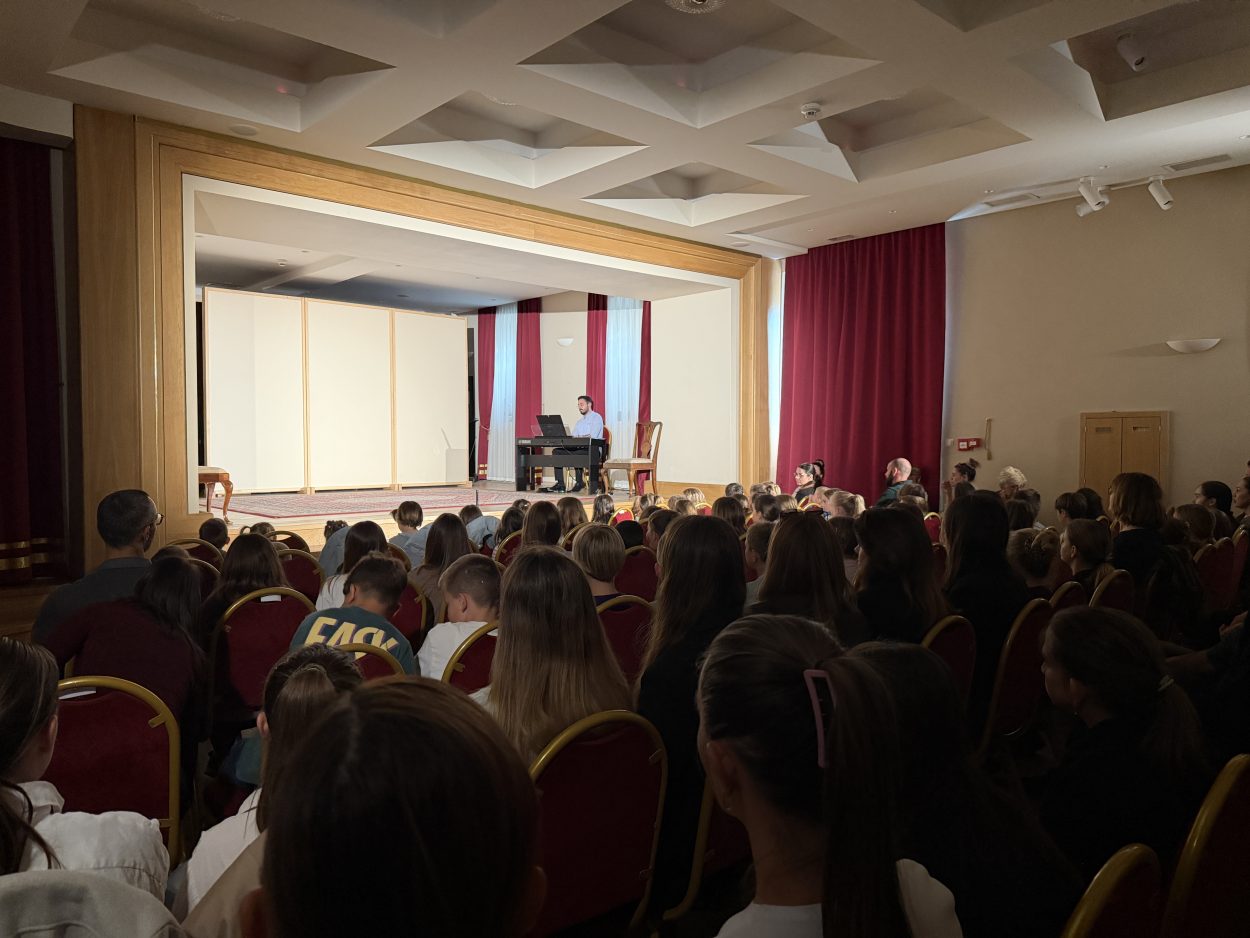 Najmlađi Makarani uživali u pocket operi “Čarobna frula” u dvorani Arte