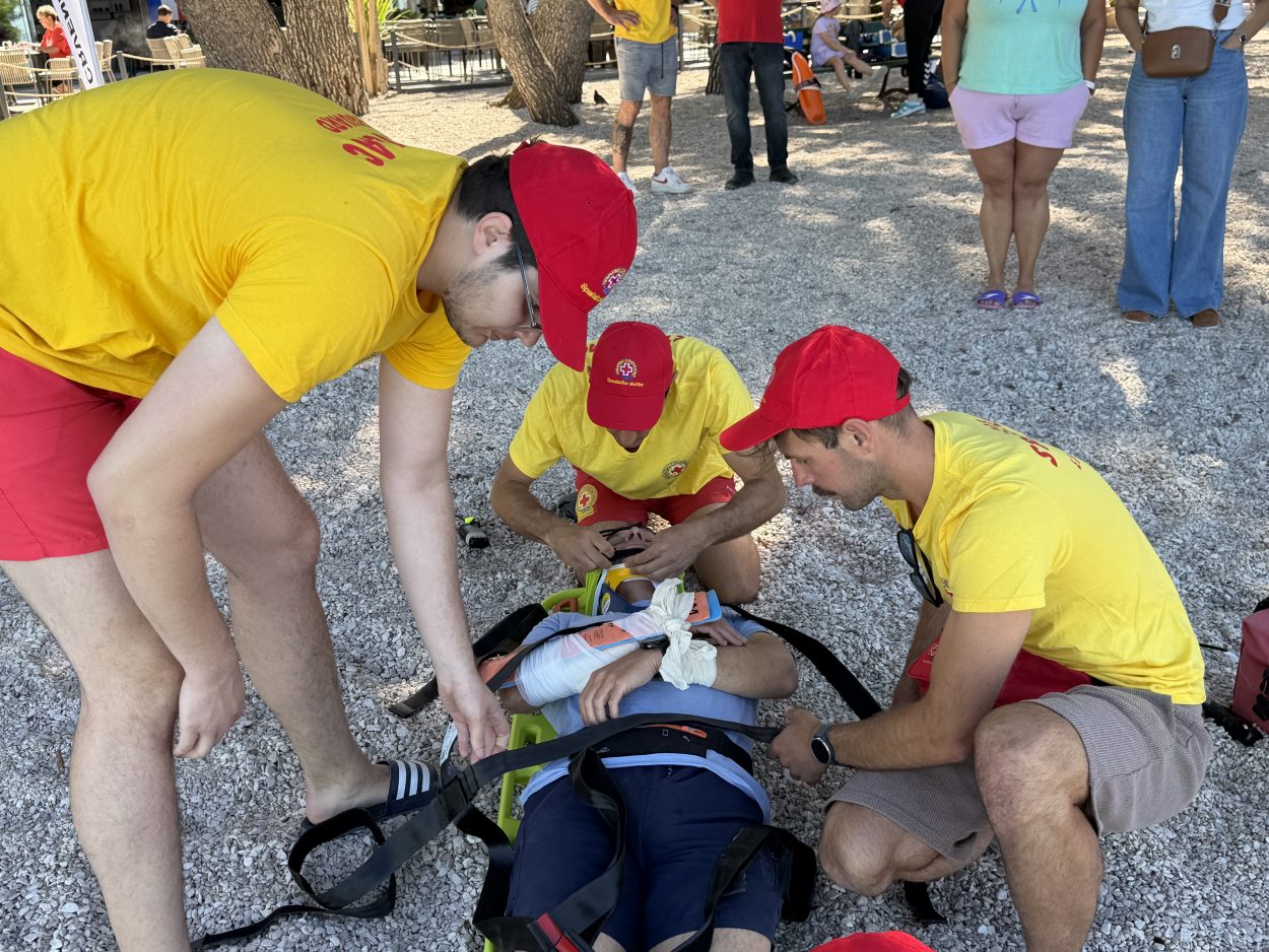Na makarskoj plaži svake godine spašavaju živote, jučer su pokazali kako