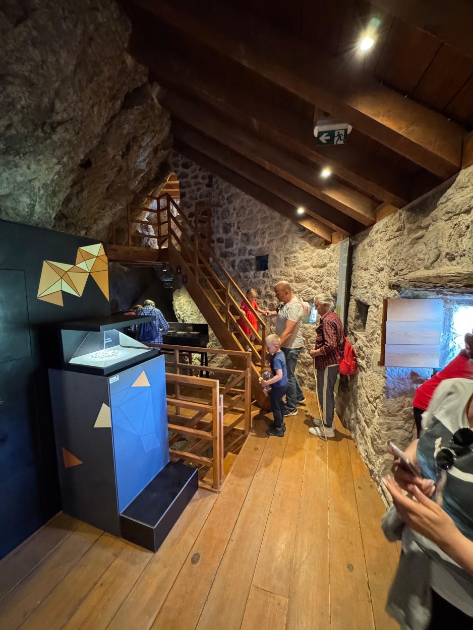 FOTOGALERIJA Noć tvrđava privukla posjetitelje u Kotišinu