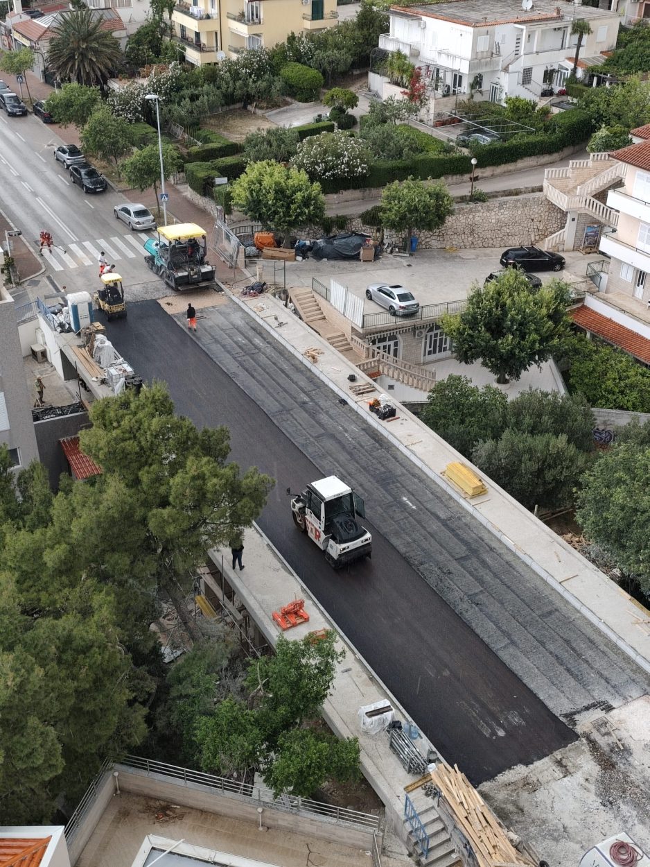 Radnici jutros krenuli s asfaltiranjem Trećeg mosta