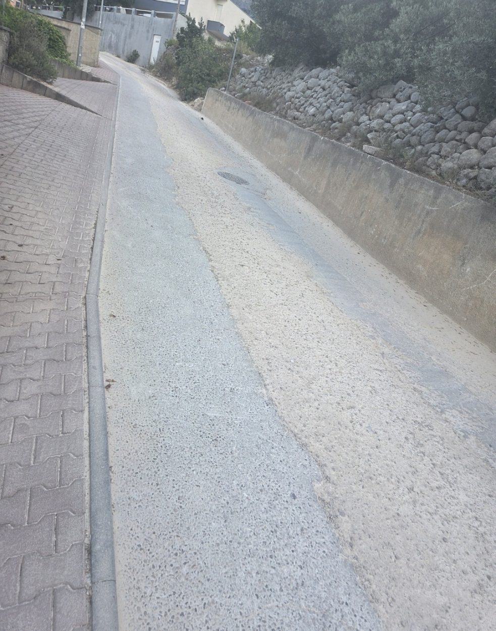 Stanari upozorili na loše izvedene radove na Starom Velikobrdskom putu, nakon reakcije Grada najavljeno asfaltiranje
