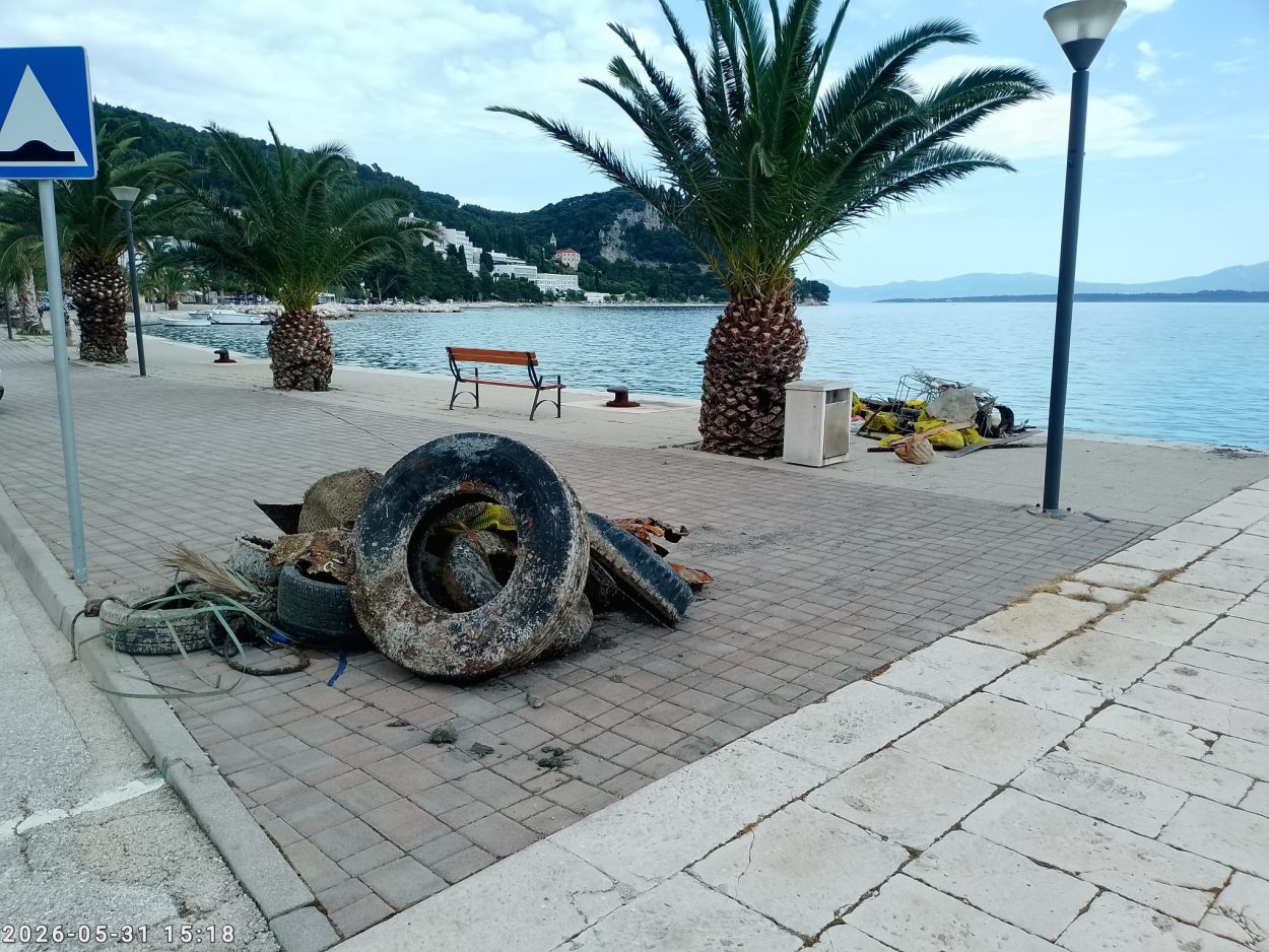Velika eko akcija u Živogošću očistila obalu, podmorje i divlja odlagališta