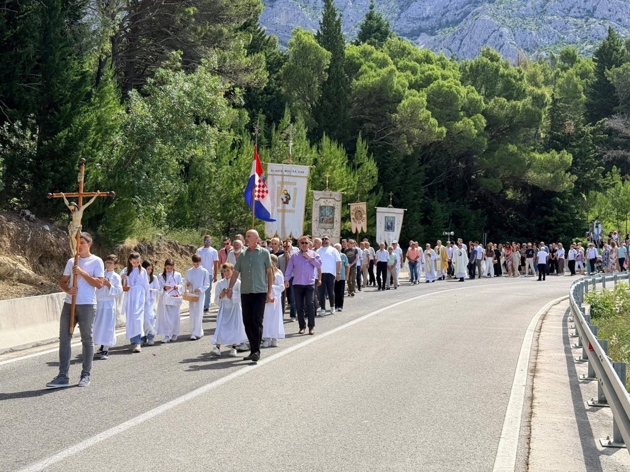 Tučepi svečano proslavili blagdan sv. Ante i Dan župe, Općine i škole
