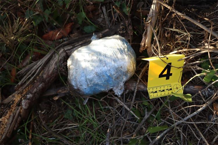 U dva odvojena slučaja policija zaplijenila gotovo tri kilograma droge Kokain skrivao u vozilu, marihuana otkrivena u Makarskoj