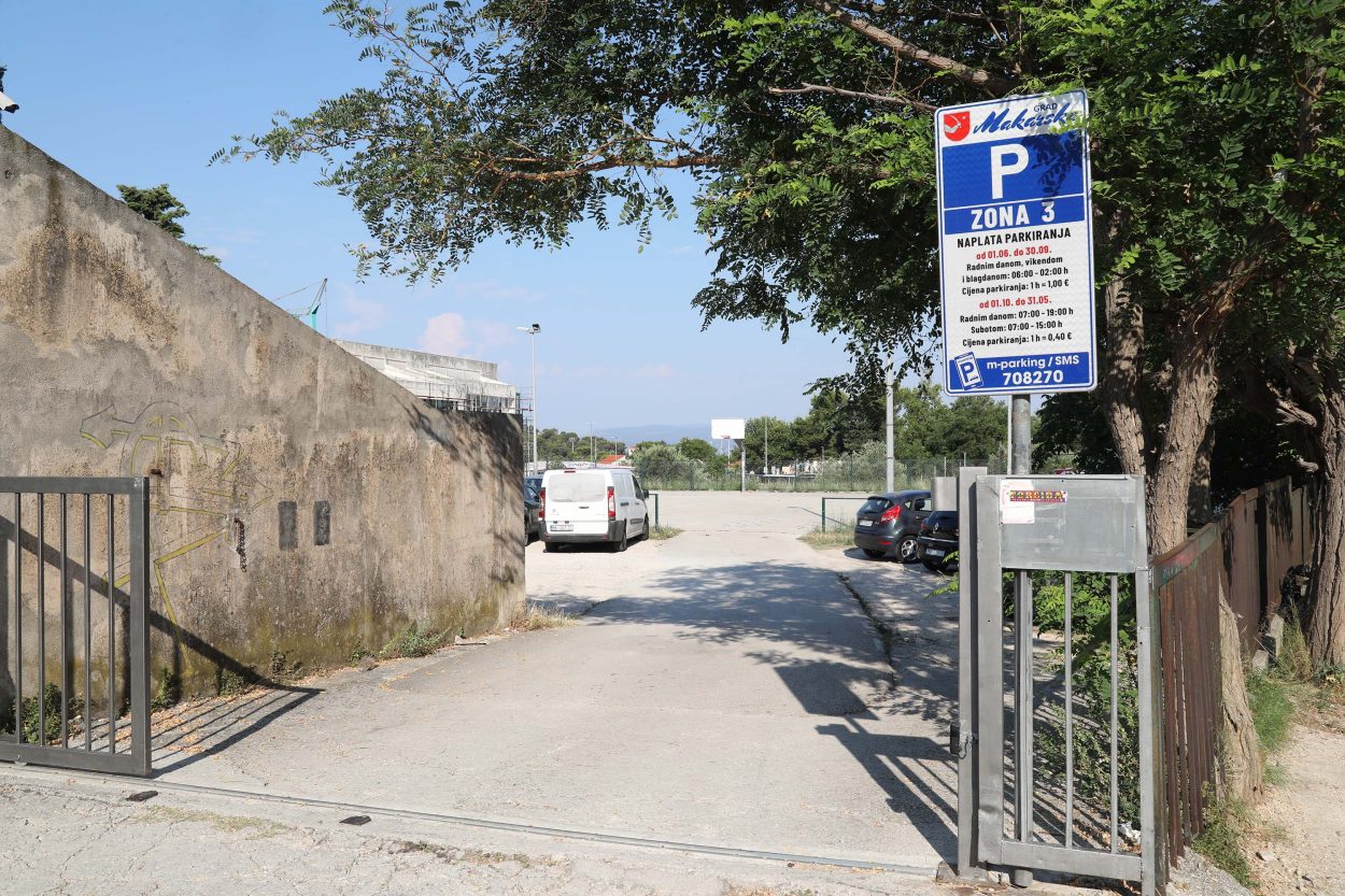 Dodatna parkirališta i nova naplata u Makarskoj od 1. srpnja