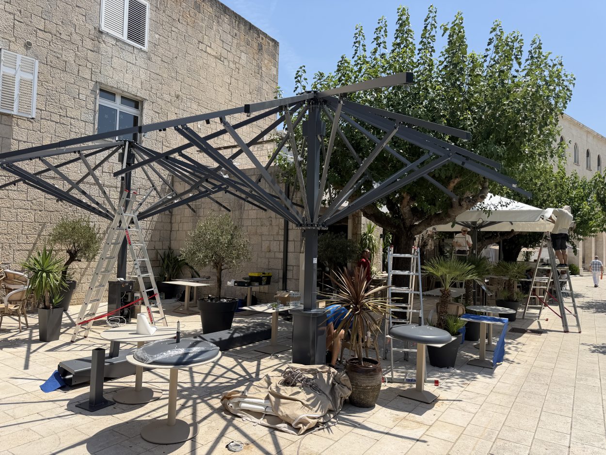 Novi izgled Baste: Postavlja se novi štekat s modernim suncobranima