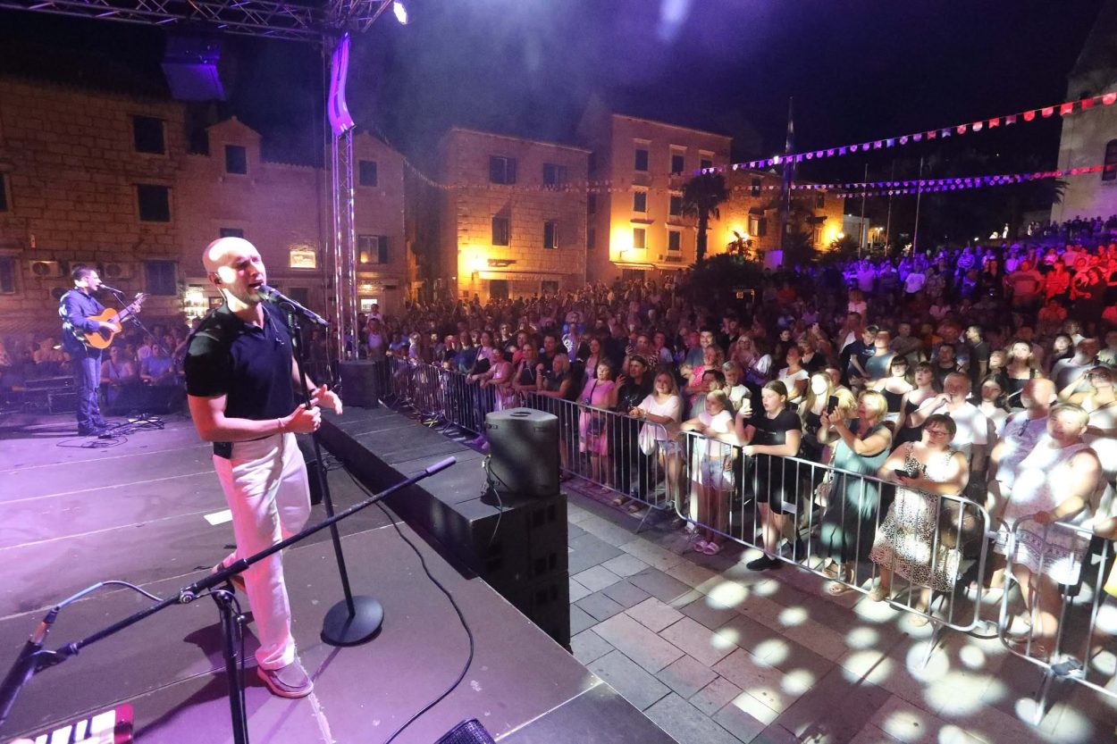 Foto: Makarska proslavila Dan pobjede uz Marka Škugora