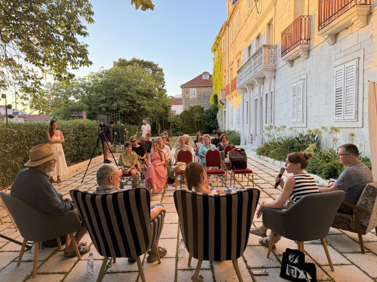 Umjetnička rezidencija Makarska počela panel raspravom o fotografiji