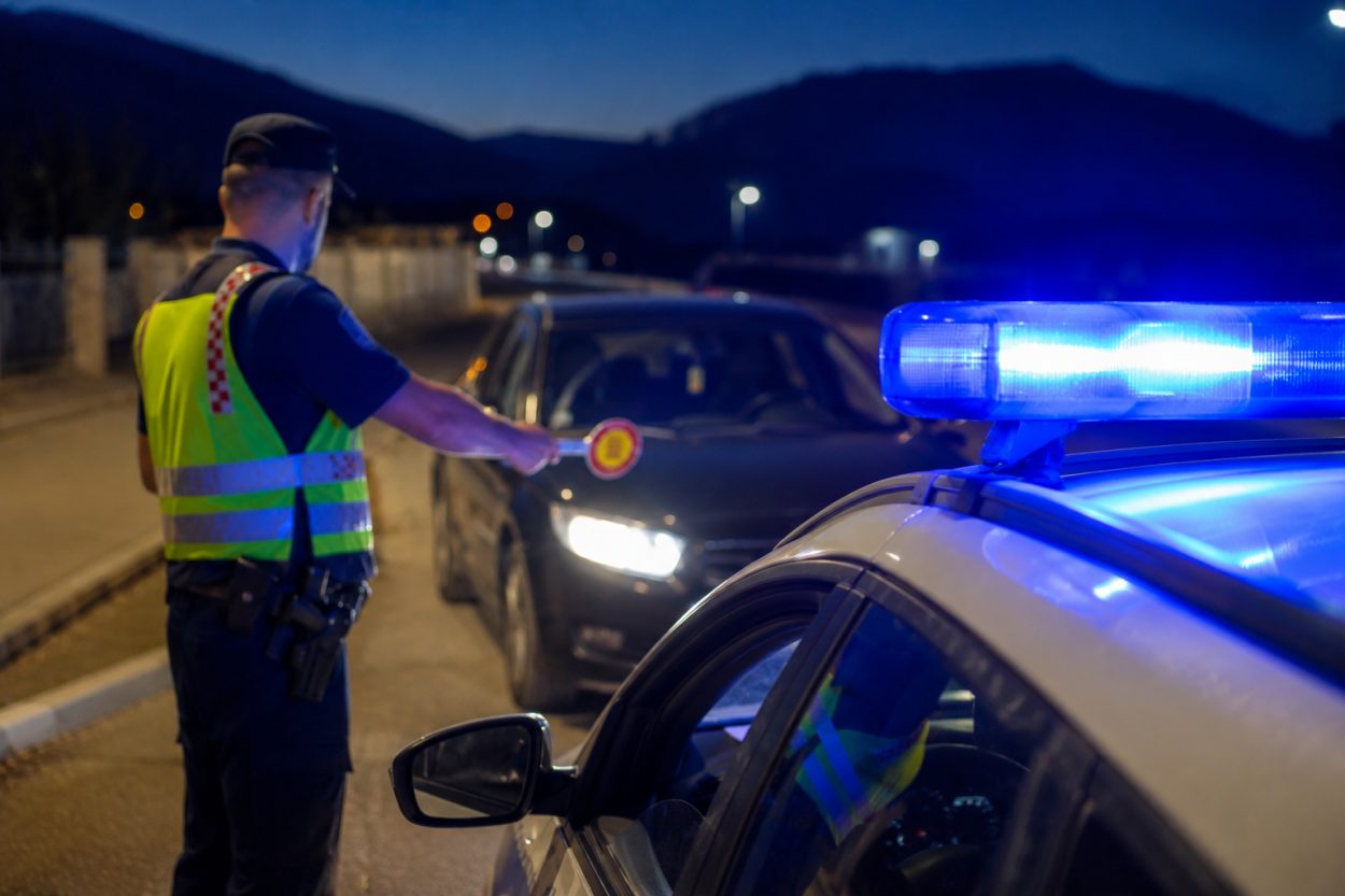 U Vrgorcu opet za volanom bez vozačke, policija mu oduzela vozilo i odvela ga u zatvor