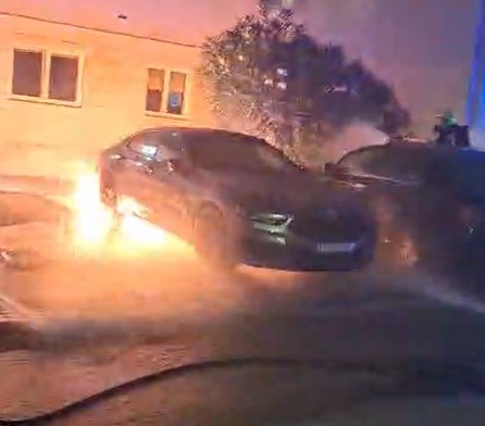 Noćas gorio Mercedes u Tučepima, sumnja se da je namjerno zapaljen
