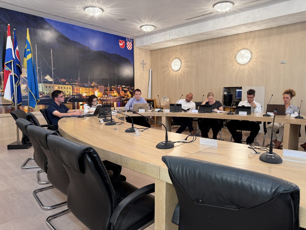 Nakon odlaska HDZ-a nastavljen aktualni sat: Gojak pitao o kriznom centru i Malakološkom muzeju, Roso o prometu i Peškeri