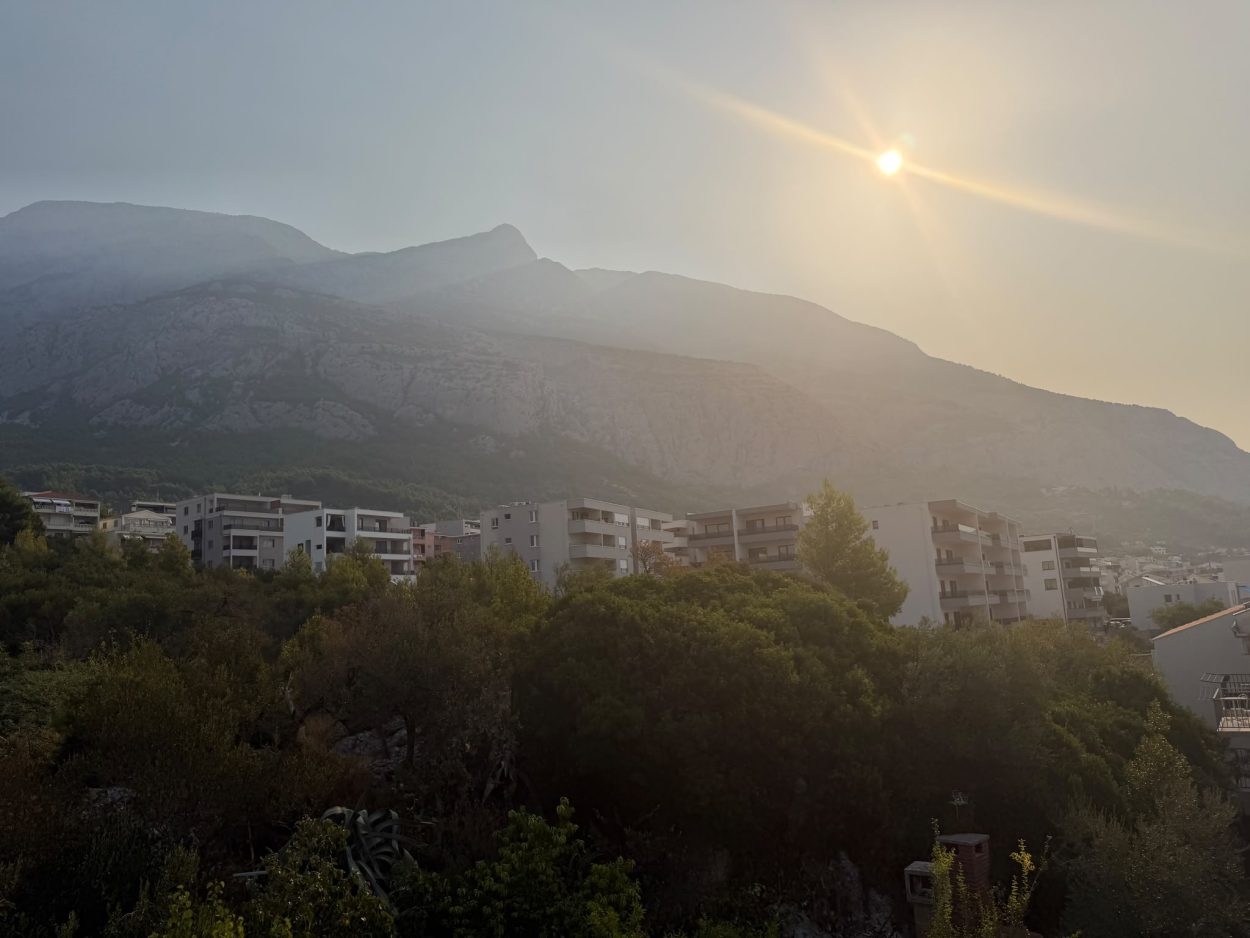 Dim i miris paljevine jutros na Makarskoj rivijeri, vatrogasci: Nema požara u blizini