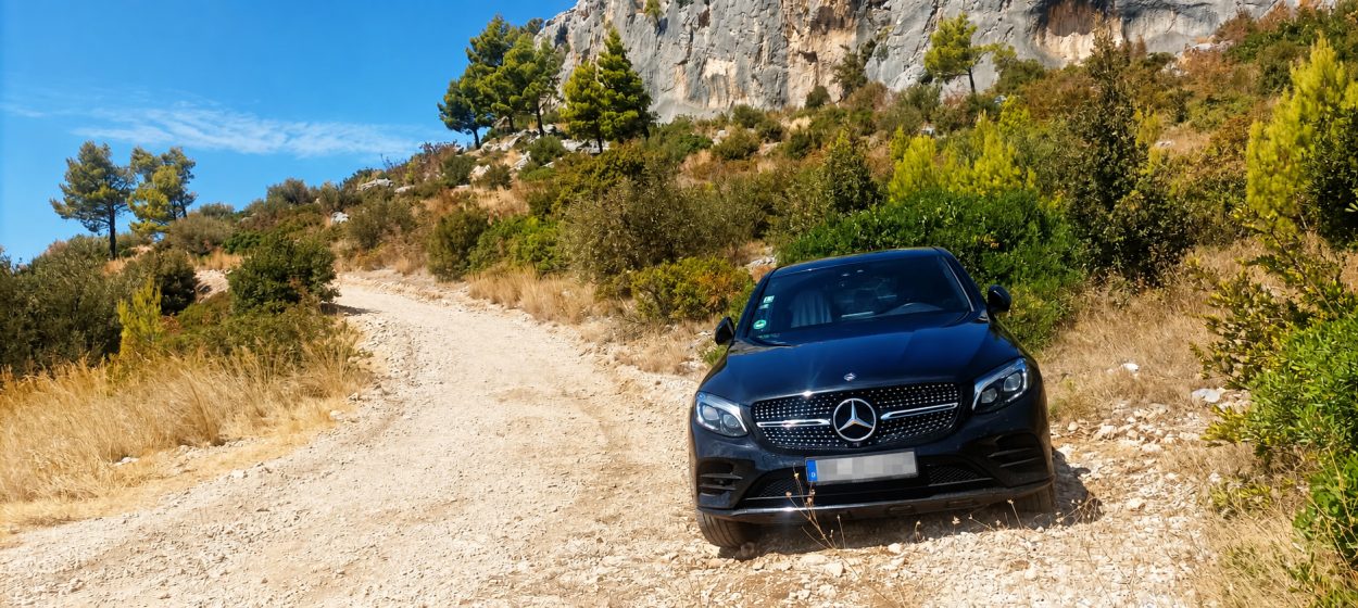 Mercedesom do Nugalа: Čitatelj snimio automobil na pješačko-vatrogasnom putu