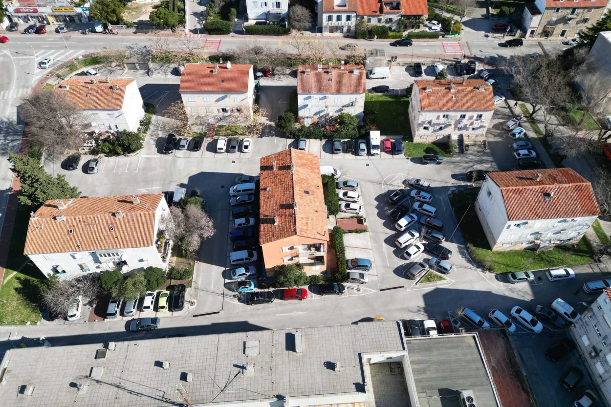 Od jučer besplatno noćno parkiranje na Sinokoši i Živkinom dvoru