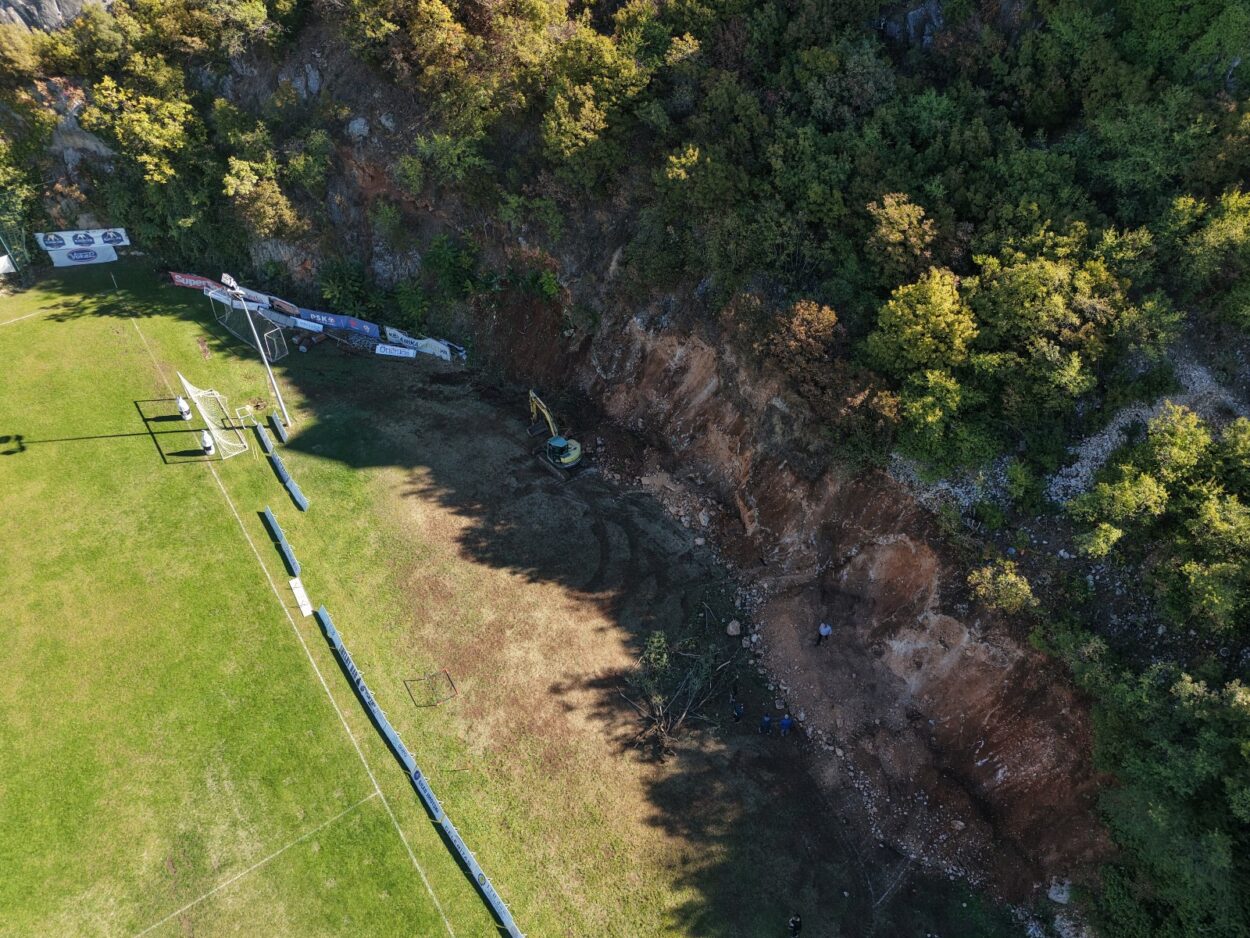 Imotski ulaže 169 tisuća eura u Gospin dolac: Počelo uređenje pomoćnog igrališta, stiže i novi LED semafor
