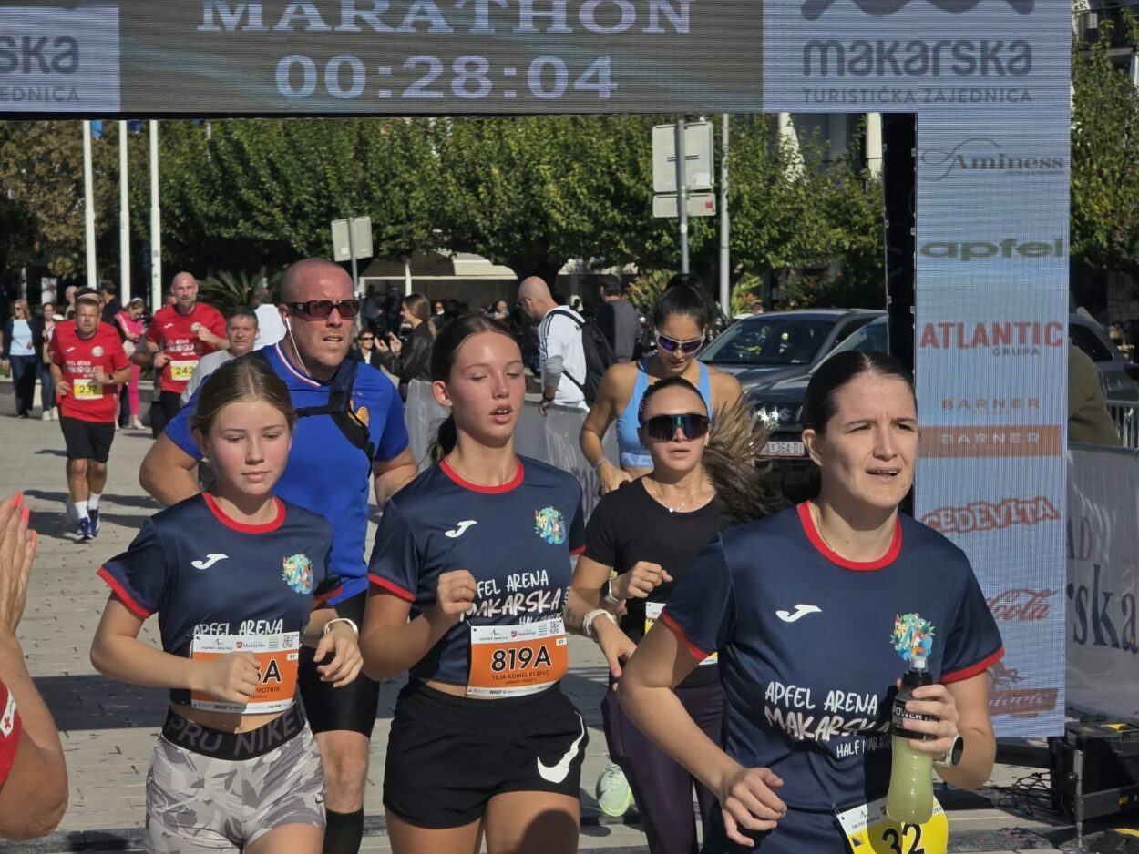 Makarska u znaku trčanja: Pogledajte veliku fotogaleriju Apfel Arena polumaratona